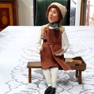 2003 Byers Choice Williamsburg Cobbler